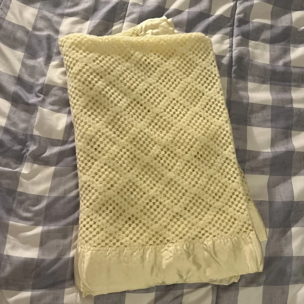 Vtg Yellow Waffle Weave Satin Trim Baby Blanket Triangle Design Crib North Star
